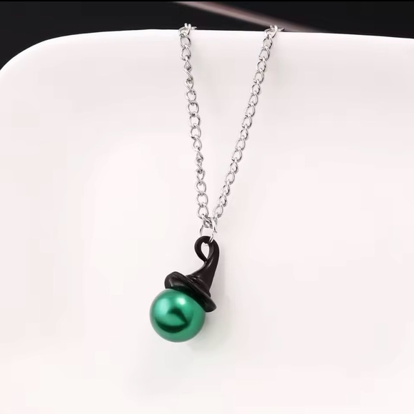 Wicked Witch Of The West Green Faux Pearl rNecklace & Earrings Set Silver Tone - Picture 4 of 12